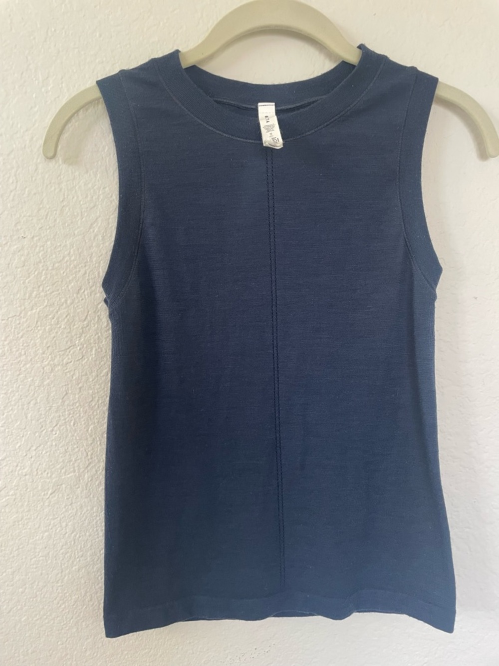 Athleta Navy Sleeveless Knit Tank with Center Seam